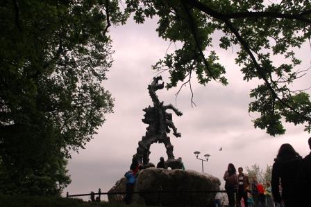 Памятник Дракону